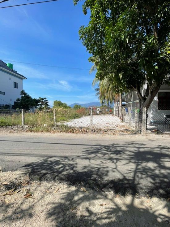 Bán đất đầm Thủy Triều Cam Lâm - gần cầu vượt VinGroup - đối diện bến du thuyền, có sổ đỏ